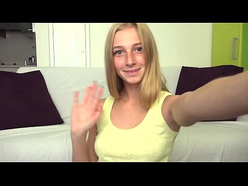 ❤️ Wenn ich gelangweilt bin, masturbiere ich faul meine rosa Muschi ️❌ Sex video bei uns ❌️