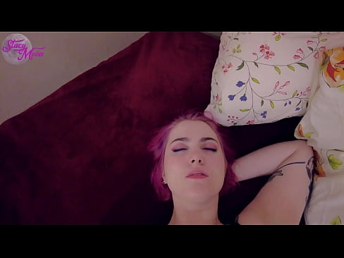 ❤️ Schlampige Klassenkameradin bat mich, die OBG mit ihr zu überspringen, also fickten wir ohne Kondom ️❌ Sex video bei uns ❌️