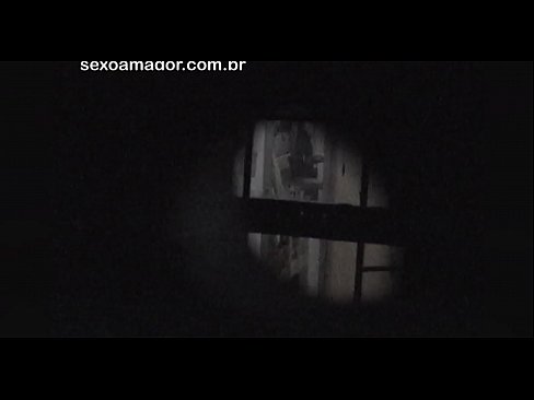 ❤️ Blondie wird heimlich von einem Voyeur aus der Nachbarschaft gefilmt, der sich hinter Hohlblocksteinen versteckt ️❌ Sex video bei uns ❌️